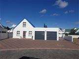 Lovely 5 bedroom home, close tot Club Mykanos